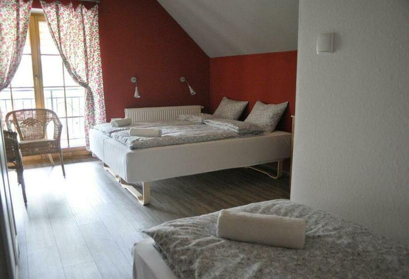 Четырехместный Номер Стандарт с Балконом, Babie Lato Bed&breakfast