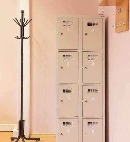 تختخواب در اتاق مشترک, Hostel Universus