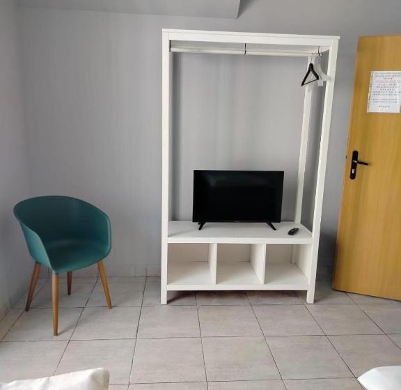 Номер Стандарт Трехместный, Minihostel żary