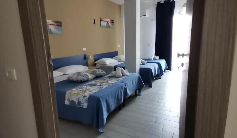 חדר לארבעה סטנדרטי עם מרפסת, B&b Giostemar   Playa Grande