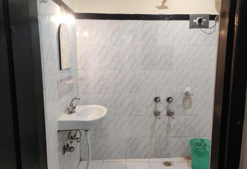 이코노미 룸, Shree Guest House