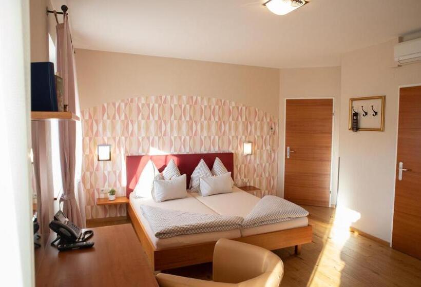 Номер Стандарт, Restaurant Hotel Schrott