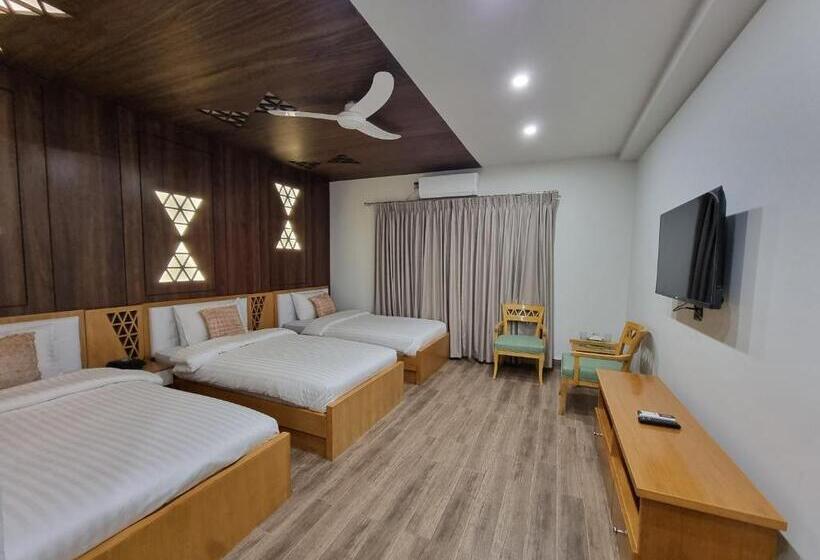 豪华三人间, Grand Hotel Quetta
