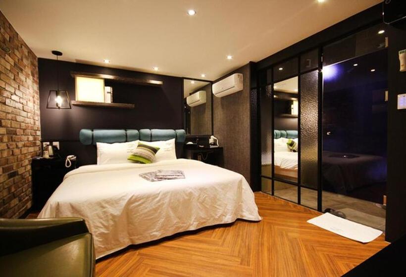 Family Suite, The Sweet
