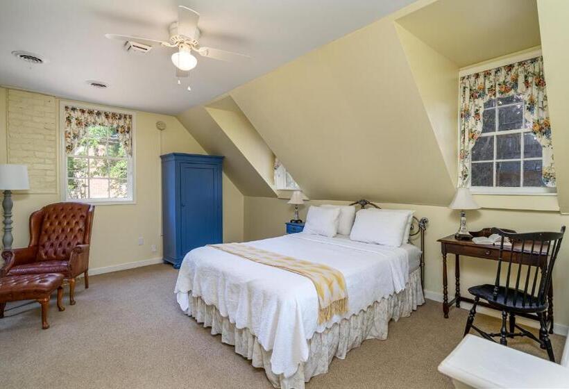 Семейный Номер, Cedars Of Williamsburg Bed & Breakfast