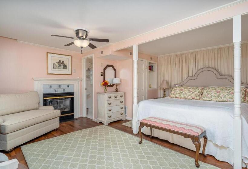 Семейный Номер, Cedars Of Williamsburg Bed & Breakfast