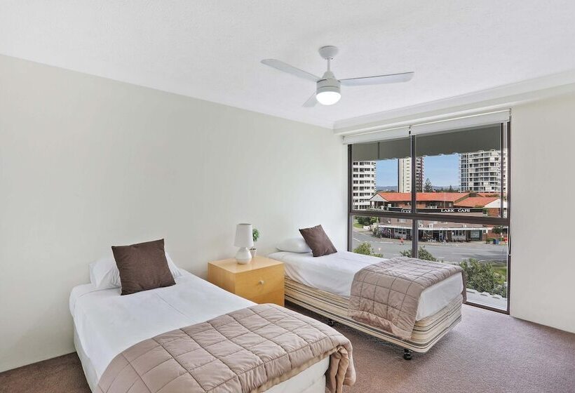 Апартаменты 3 Спальни, De Ville Apartments