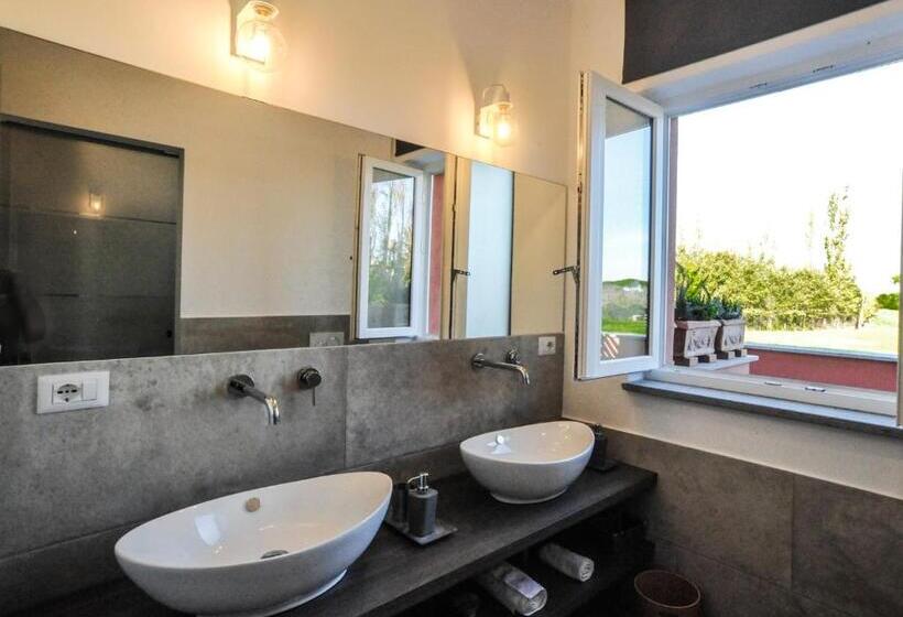 Standard Triple Room with Terrace, Tenuta Bussete Country