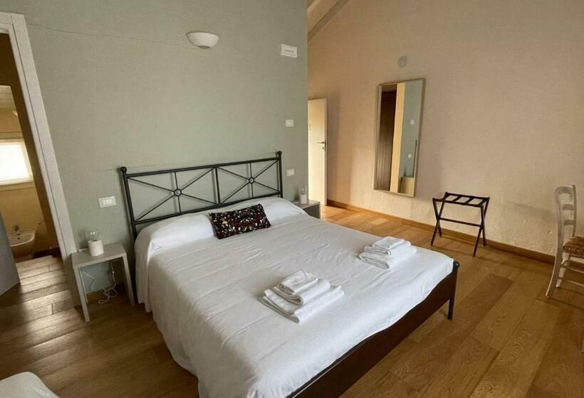 高级三人间, Relais La Rocca Solferino