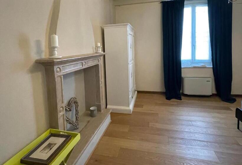 Quarto triplo standard com casa de banho exterior, Relais La Rocca Solferino