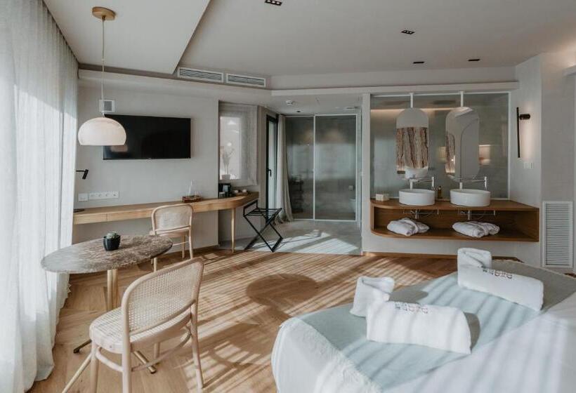 带露台的小型套房, Petit Luxe