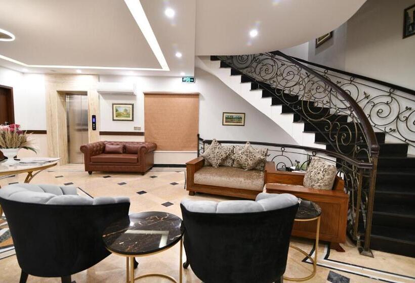 اتاق لوکس با تخت بزرگ, Royal Regency