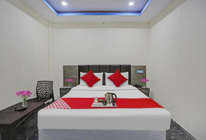 トリプルクラシックルーム, Flagship Royal Palace Guest House Near Vishwa Vidyalaya Metro Station
