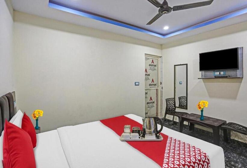 トリプルクラシックルーム, Flagship Royal Palace Guest House Near Vishwa Vidyalaya Metro Station