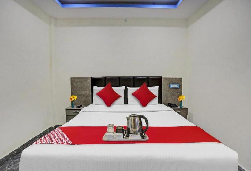 トリプルクラシックルーム, Flagship Royal Palace Guest House Near Vishwa Vidyalaya Metro Station