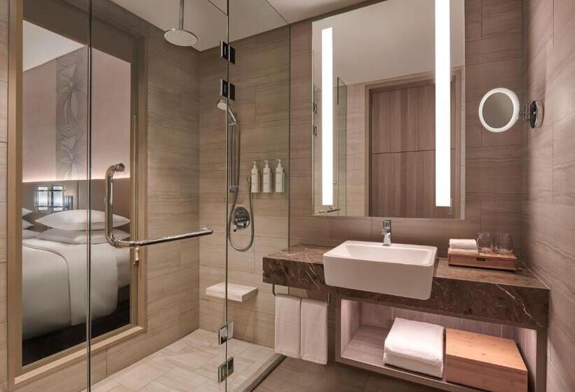 Номер Deluxe, Courtyard By Marriott Setia Alam