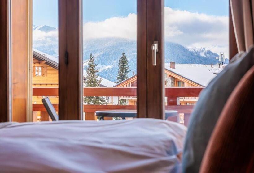 Четырехместный Номер Стандарт с Балконом, No 8 Bed & Bar