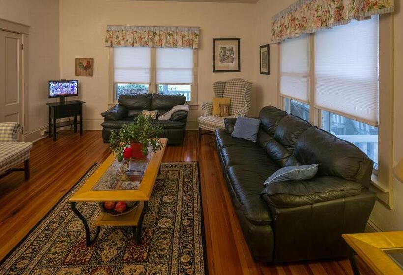 스위트, Taylor House Inn