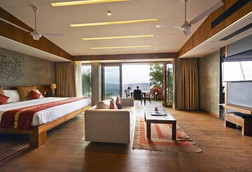 小室, Brightland Resort & Spa