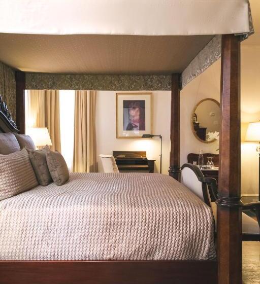 带大床的套房, Stonehurst Place Bed & Breakfast