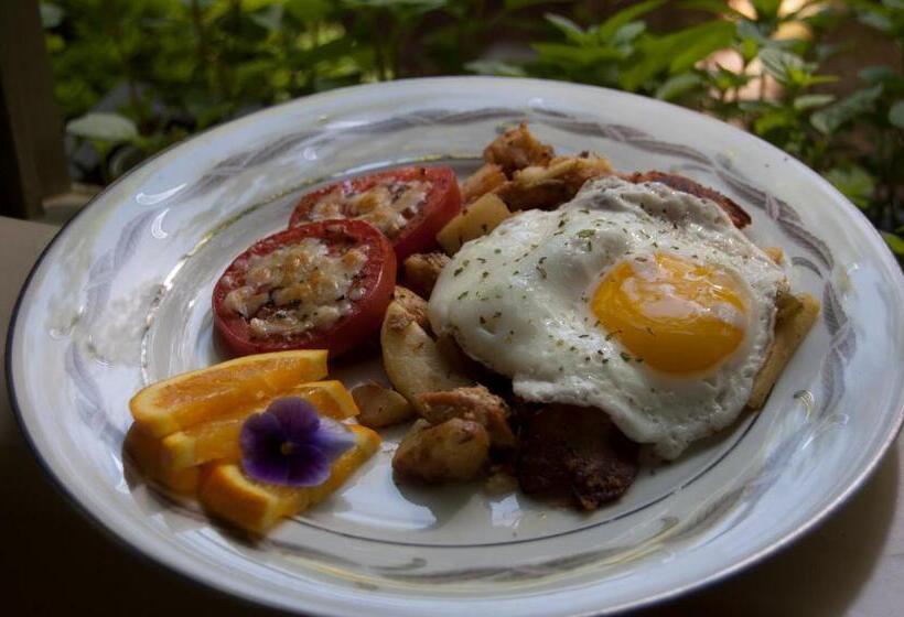 带大床的套房, Stonehurst Place Bed & Breakfast
