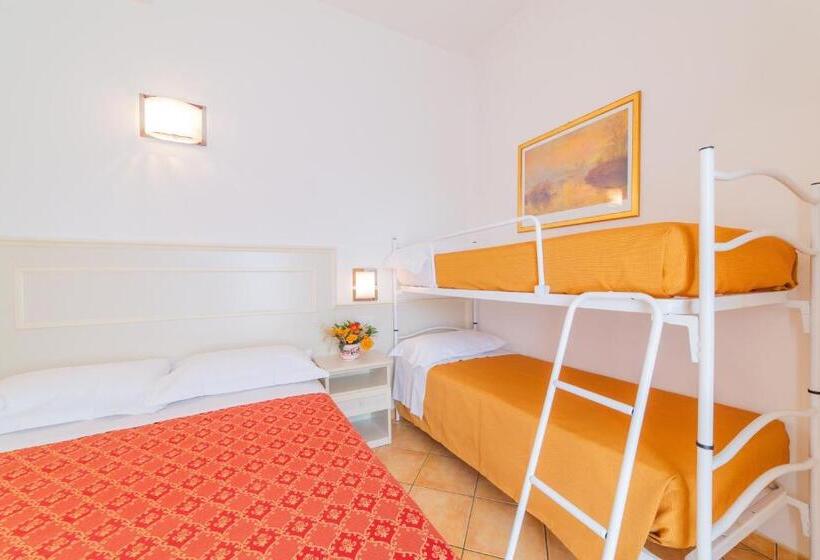 带1个卧室的带阳台的公寓, Residence Promenade