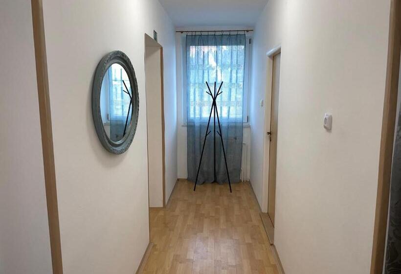 带1个卧室的带阳台的公寓, Pálava House Mikulov