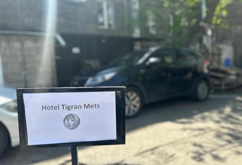 디럭스 스튜디오, Tigran Mets Yerevan