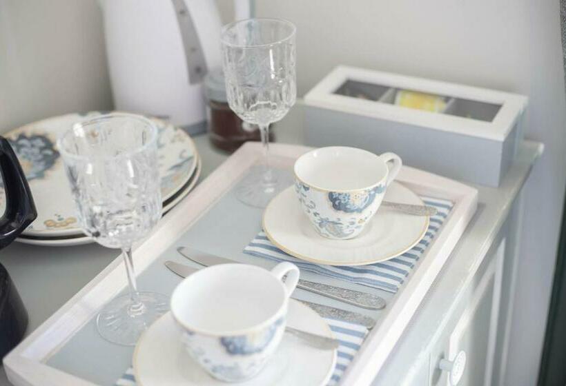 جناح مزوَّد بشرفة, Pandrosos Divine Suites