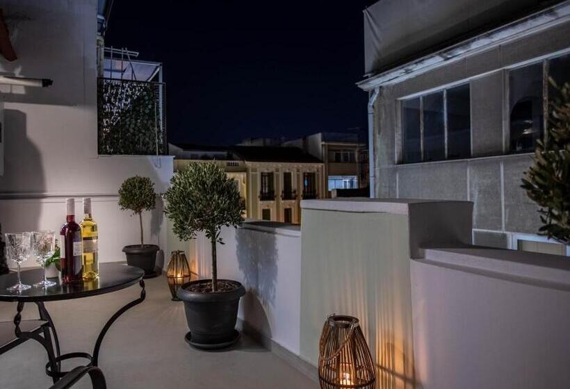 جناح مزود بتراس, Pandrosos Divine Suites