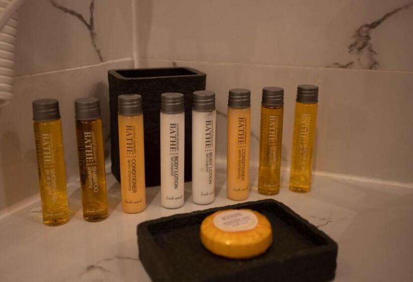 جناح ذو إطلالة, Pandrosos Divine Suites