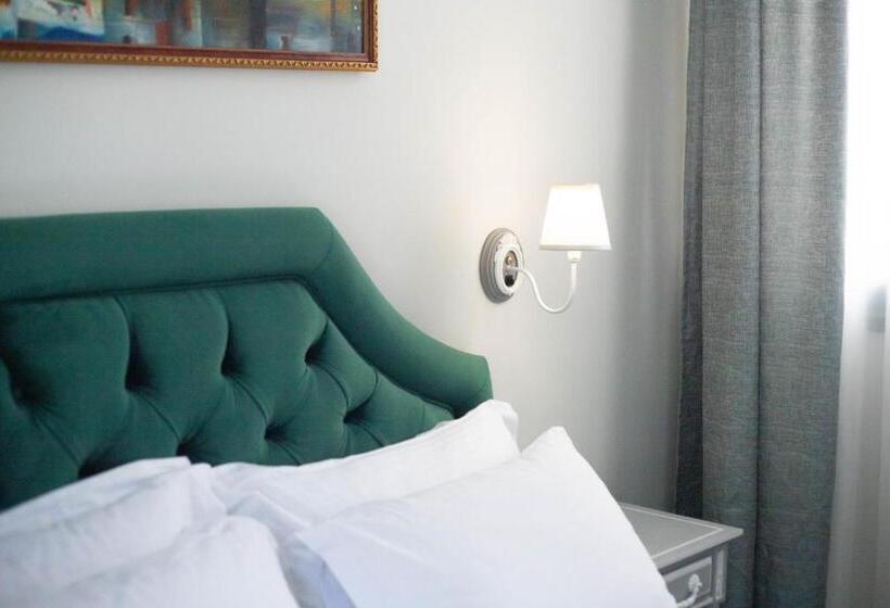 جناح ذو إطلالة, Pandrosos Divine Suites