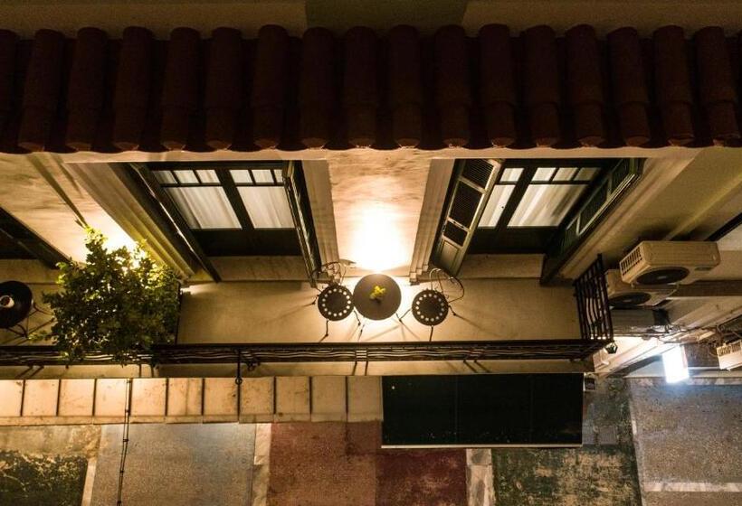جناح مزوَّد بشرفة, Pandrosos Divine Suites