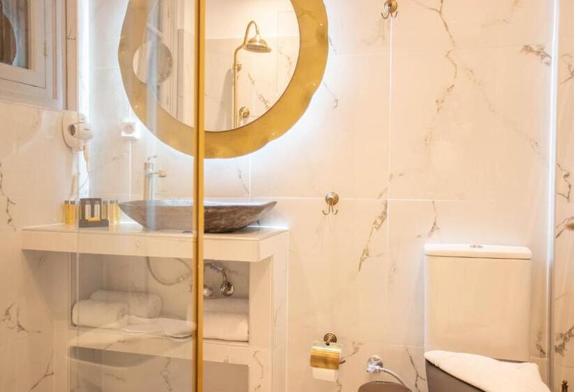 جناح ذو إطلالة, Pandrosos Divine Suites