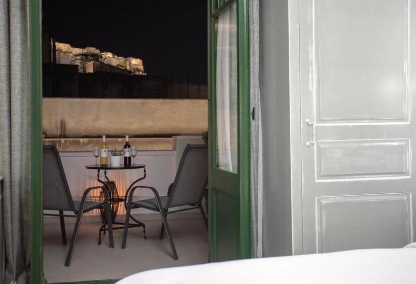 جناح ذو إطلالة, Pandrosos Divine Suites