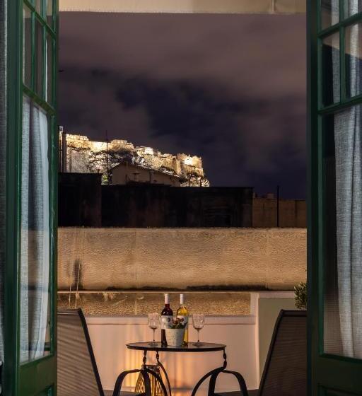 جناح ذو إطلالة, Pandrosos Divine Suites