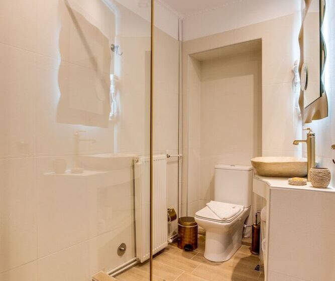 جناح مزوَّد بشرفة, Pandrosos Divine Suites