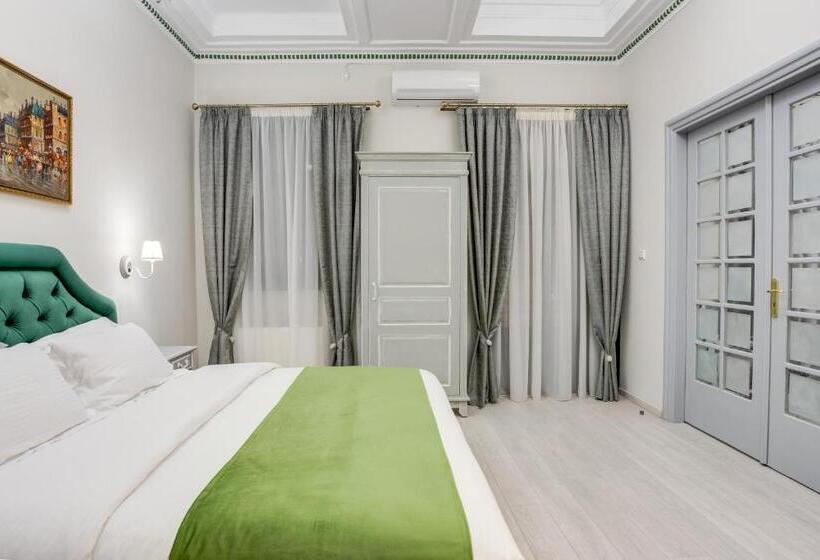 جناح مزوَّد بشرفة, Pandrosos Divine Suites