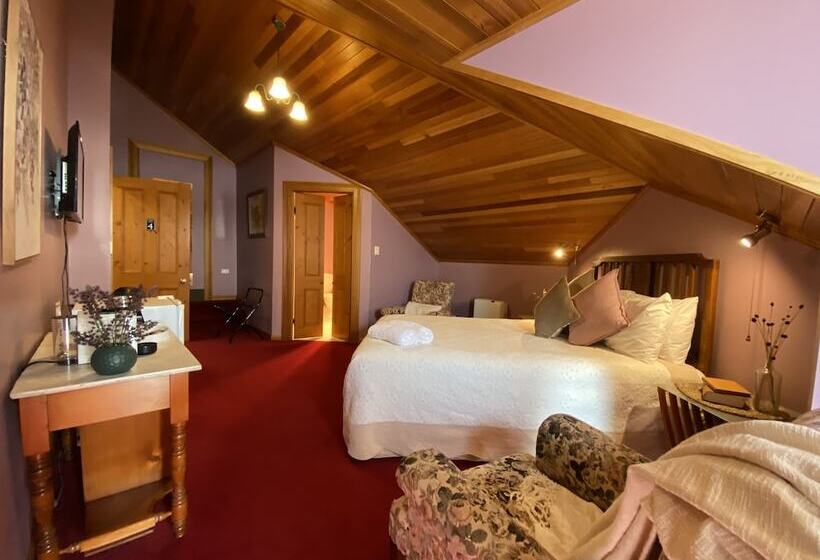 Бунгало Стандарт, Hanlon Guest House