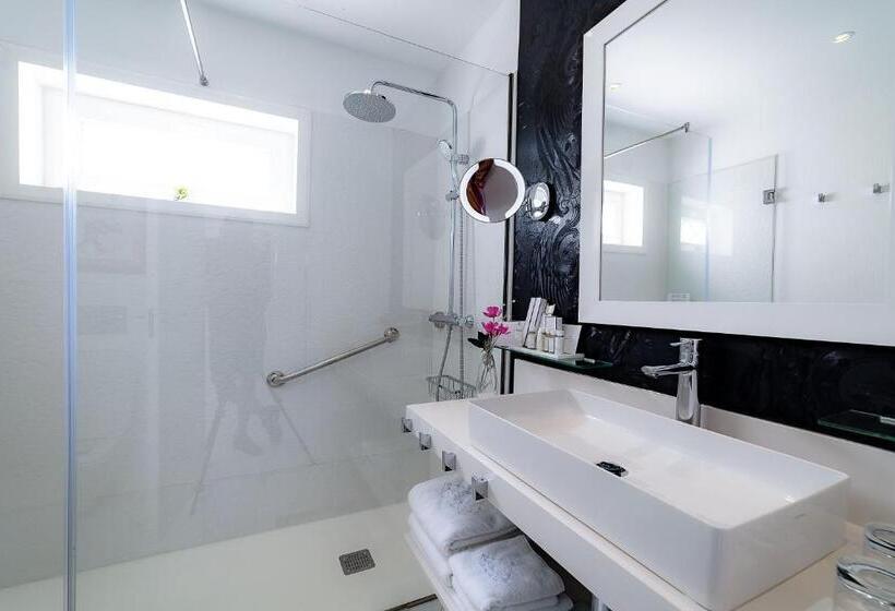 2 Bedrooms Suite Sea View, Lani S Suites De Luxe   Adults Only