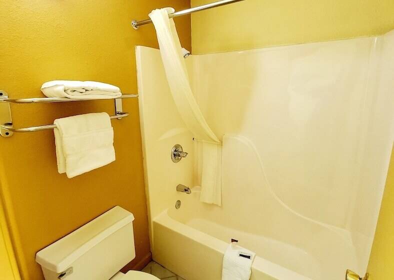 스탠다드 룸 더블 침대 2개, Executive Inn