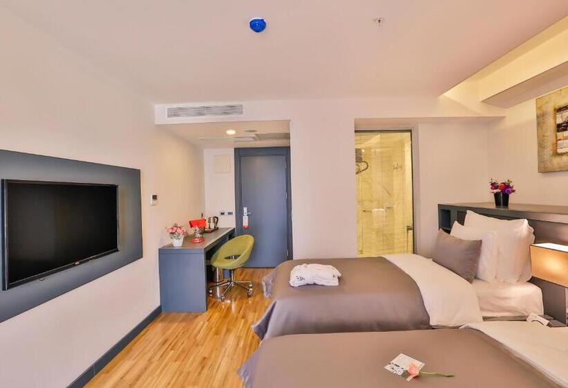 Standard Room, Business Life