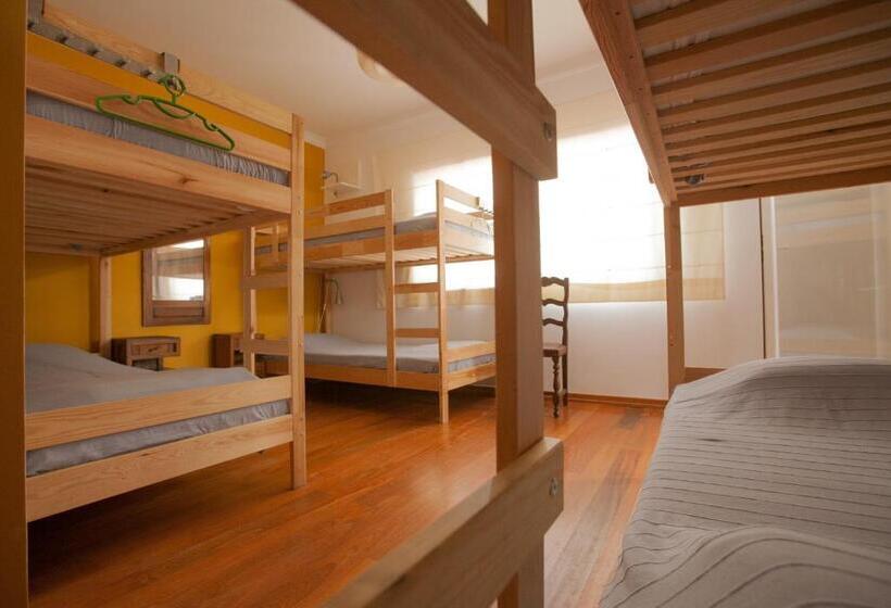 Кровать в Общей Комнате, Ericeira Chill Hill Hostel & Private Rooms