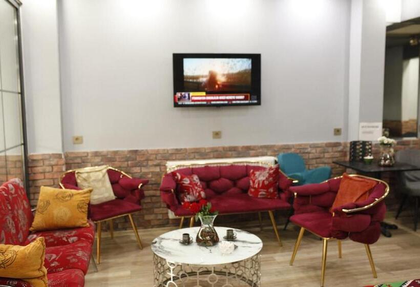 اتاق راحتی سه تخته, Birlik Apart