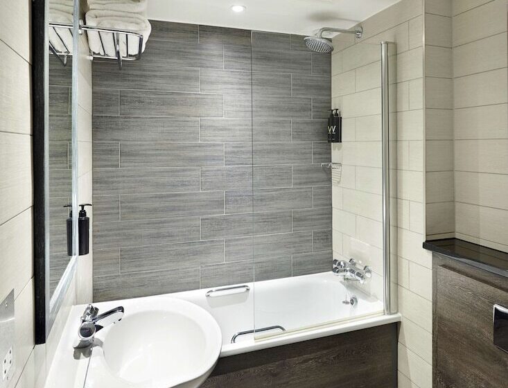 Номер Клуб, Village Hotel Glasgow