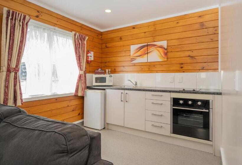 Апартаменты 2 Спальни, Tudor Park Motel