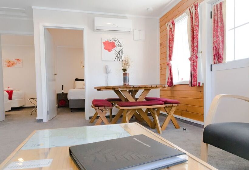 Апартаменты 2 Спальни, Tudor Park Motel