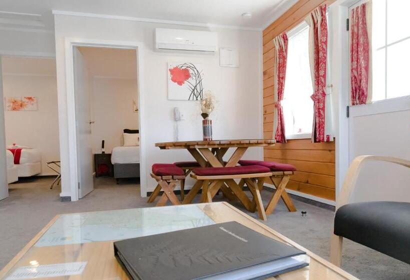 침실 2개 아파트, Tudor Park Motel