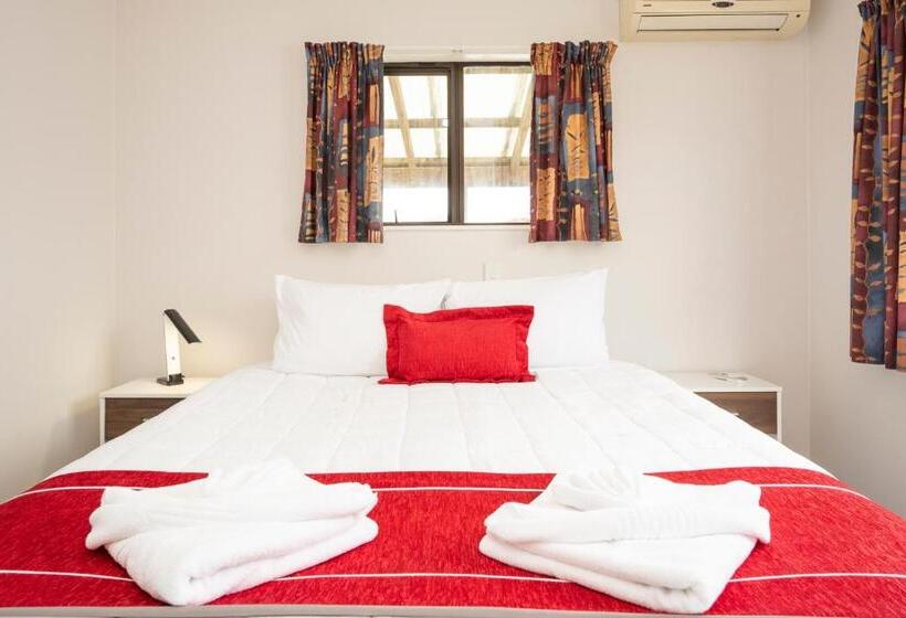 Шале 1 Спальня, Tudor Park Motel