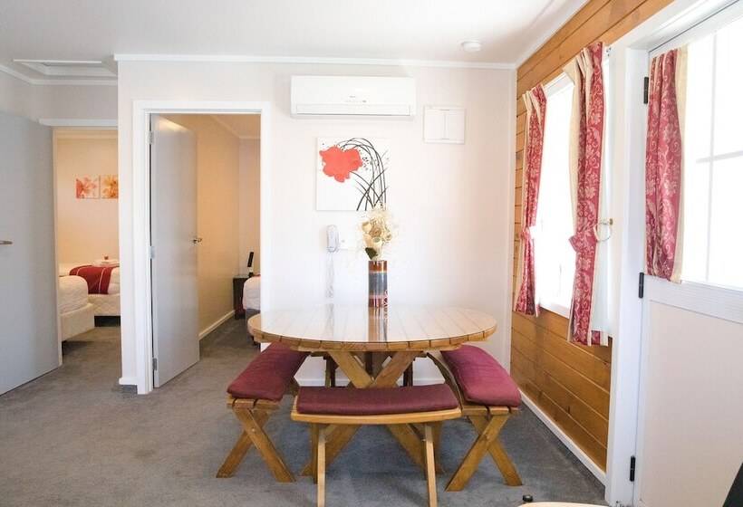 Апартаменты 2 Спальни, Tudor Park Motel